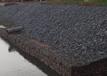 Locação de escavadeira com rompedor hidraulico Locação de escavadeira com rompedor hidraulico